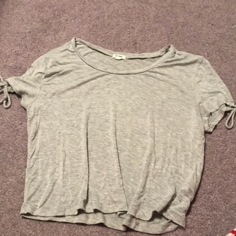 gray cropped tshirt